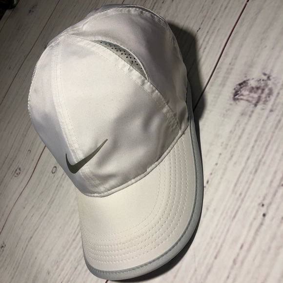 Nike Hat - Picture 2 of 6